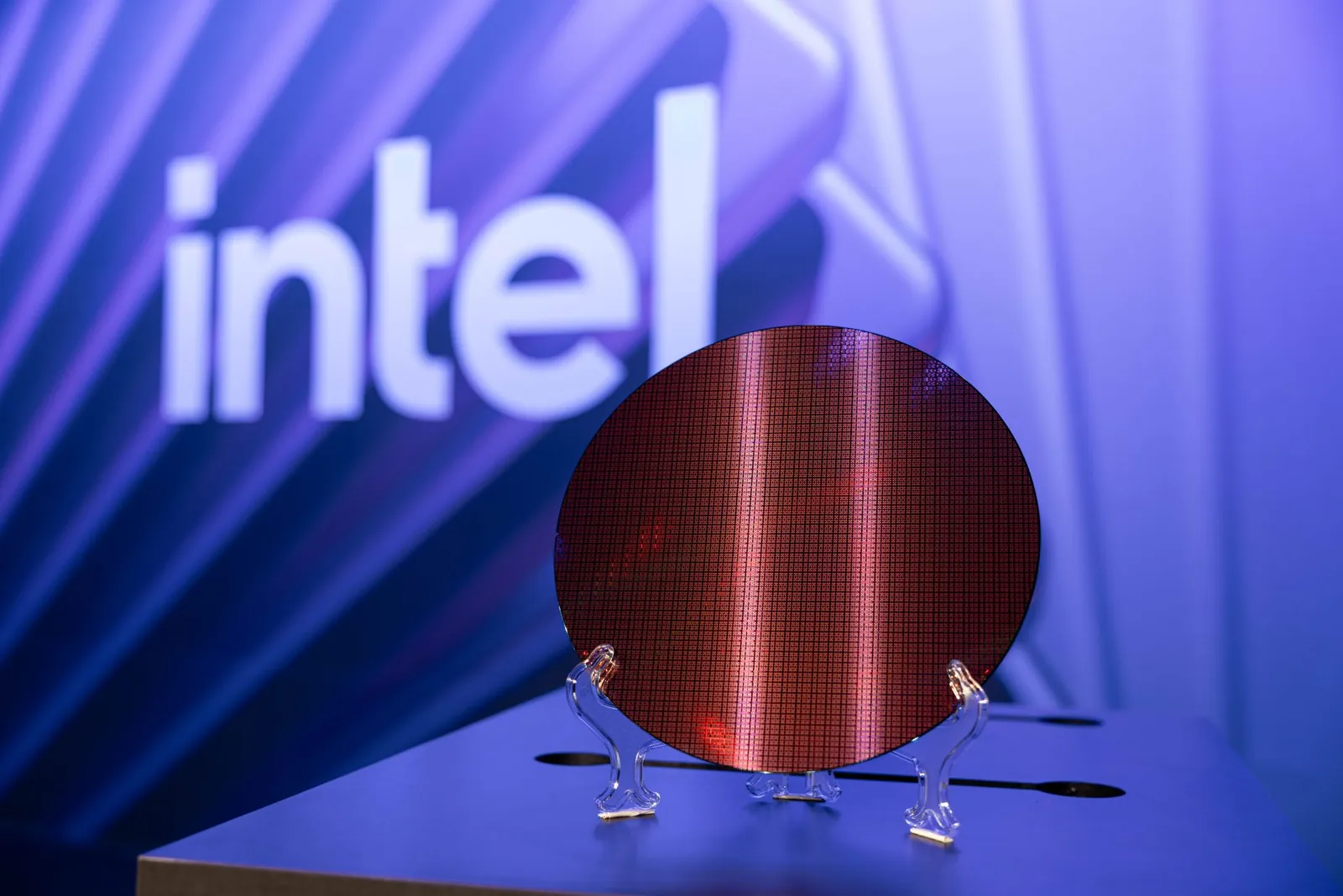 Intel 18A-P показал прирост частоты до 30% при 0,5 В