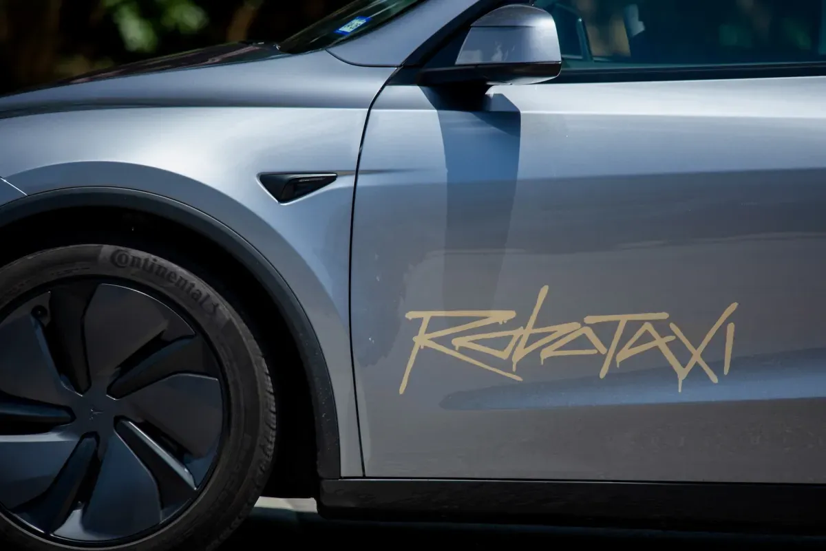 Tesla, Uber и Waymo получили разрешения на запуск роботакси в Неваде