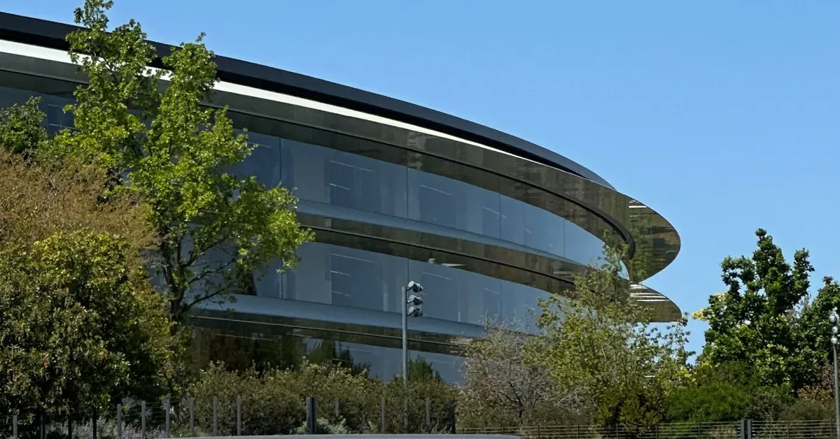 Суд приостановил передачу Apple документов 14 ведомств США